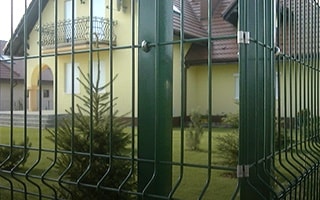 Gard panel montat la curte privata